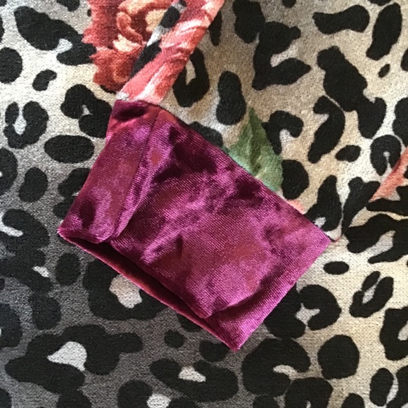NWOT ODDY Leopard ‘n Roses Top, Velvet Trim, Med - Picture 6 of 9